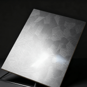 业财产链呈现上逛资本束缚取立异并存、中逛制